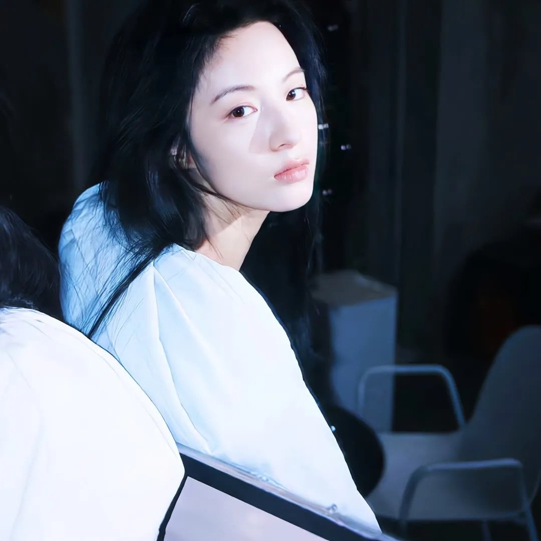 墙里的女人